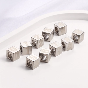 Set aus 10 Vintage Edelstahl Quadratperlen mit Zahlen für DIY Schmuckherstellung und Basteln