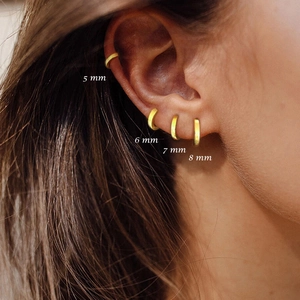 Size comparison of 925 silver gold hoops from 5mm to 8mm on a model ear
