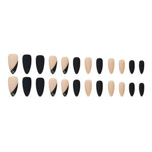 Unghie finte a mandorla nero opaco e nude con dettagli minimalisti in glitter oro