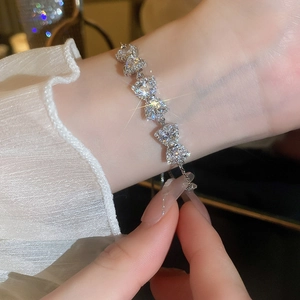 Luxury sparkling zircon bow bracelet in silver finish with adjustable slider chain