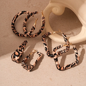 Retro faux leather leopard print earring set featuring geometric rings and pins in brown tone