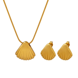 French shell striped pendant jewelry set with golden necklace and earrings for women