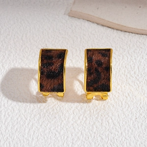 Vintage leopard print gold C-shape stud earrings with faux pony hair texture