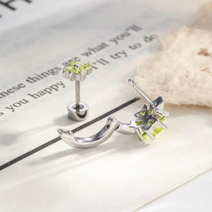 Silberne Ohrstecker mit grünen Zirkonia-Einsätzen für Damen-Knorpelpiercings