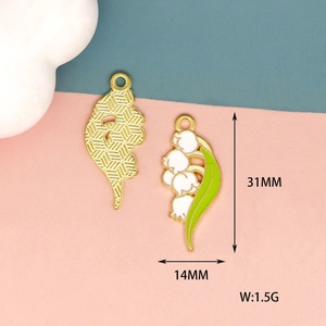 Detailansicht des Maiglöckchen-Anhängers mit Maßen 31x14mm und Emaille-Verarbeitung