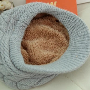 Berretto in maglia calda da donna con fodera in pile spesso in blu e grigio