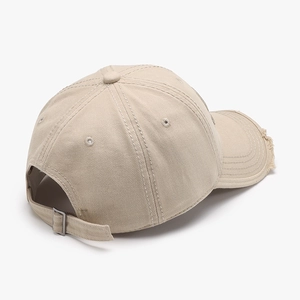 Beigefarbene Baseballkappe im Used-Look mit Stickerei und verstellbarer Metallschnalle