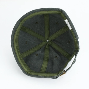 Vue intérieure du bonnet docker en coton gris délavé avec sangle en sangle verte
