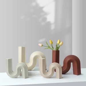 Nordic Modern Minimalist S-Shaped Ceramic Vase Wavy Ribbed Texture Decorative Flower Pot For Living Room Office Centerpiece