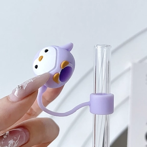 Couvre-paille en silicone pingouin violet pour pailles de gobelets réutilisables