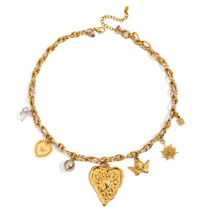 Collier doré avec chaîne tressée rose, pendentifs en forme de cœur et d'ange