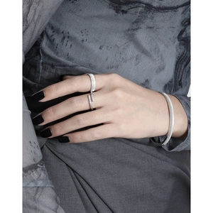 Minimalist S925 sterling silver set featuring a vertical striped ring and slim cuff bracelet