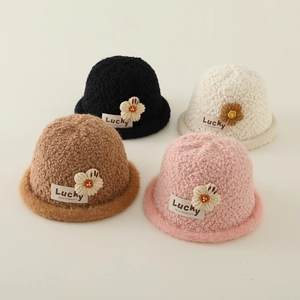 Winter-Fischerhut für Mädchen mit Blumen-Applikation und Lucky-Label in vier Farben