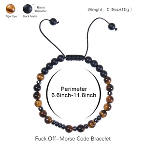 Bracelet code Morse ajustable avec perles oeil de tigre 6mm et perles noires sur fond blanc