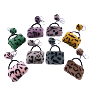 Leopardenmuster Plüsch Mini Handtasche Schlüsselanhänger mit farbigem Fellbommel