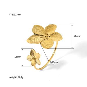 Detailed size map of gold flower bangle showing 52mm and 25mm petal diameters