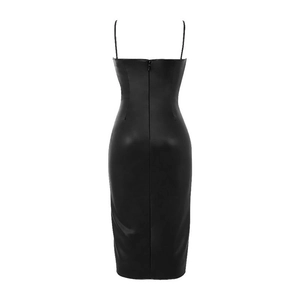 Vue arrière de la robe caraco en cuir PU noir avec détails froncés et coupe ajustée