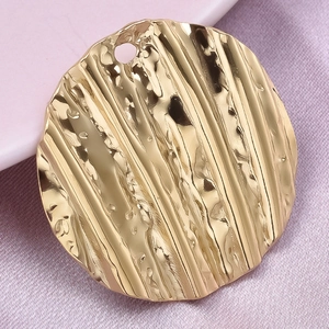 Macro shot of gold-plated 304 stainless steel round pendant with rippled texture detail