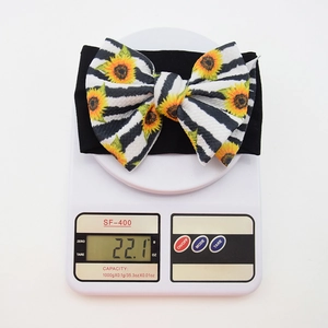Detailed scale view of sunflower nylon headband weighing approximately 22.1g