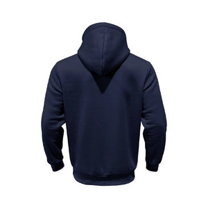 Dettaglio del retro di una felpa con cappuccio blu scuro foderata in pile da uomo