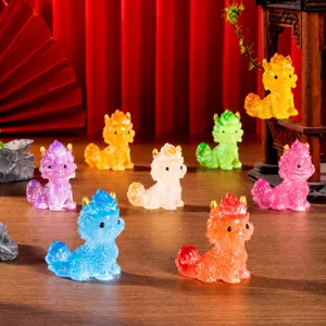 Bunte Mini-Pixiu-Anhänger aus Harz in verschiedenen Farben mit goldenen Details