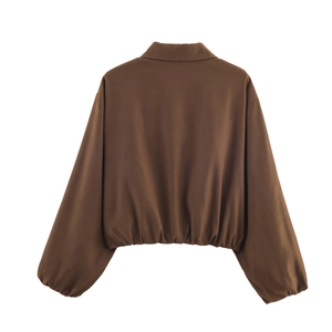 Vue arrière de la veste courte marron avec ourlet élastique et manches lanternes chic