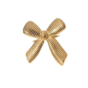 Anello a farfalla in oro 18k con finitura a coste elegante per donne alla moda