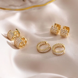 Hip Hop Copper 18K Gold Plated Square Zirconia Hoop Earrings For Women Hollow C Shape Iced Out Sparkly Ear Buckle Jewelry
