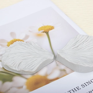 Realistic leaf silicone mold for Austin rose petals baking and fondant cake decoration