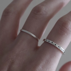 Minimalist 925 sterling silver star ring set with ear of wheat texture on hand