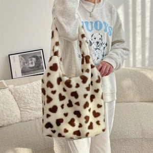 Detail of the high-quality faux fur plush tote bag with brown heart patterns in a cozy setting
