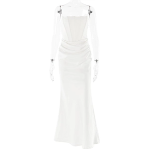 Détail de la robe bustier blanche avec structure baleinée et drapé élégant à la taille