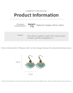Détail des boucles d'oreilles vintage en forme d'éventail avec perles bleues et dimensions