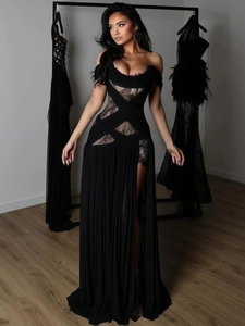 Robe de soirée noire élégante à épaules dénudées avec dentelle et fente haute pour femme