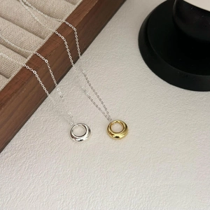 Minimalist 925 sterling silver circle pendant necklaces in gold and silver finish