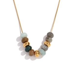 Collier en acier inoxydable plaqué or 18K avec chaîne serpent et perles en pierre naturelle