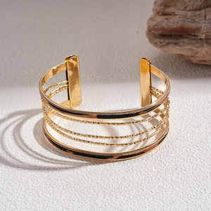 Bracciale rigido multistrato dorato con motivi leopardati e design geometrico retrò