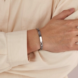 Minimalist silver stainless steel chain bracelet with smooth rectangle ID tag plate
