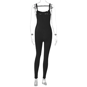 Détails de la combinaison noire sans manches moulante sur mannequin pour visualiser la coupe
