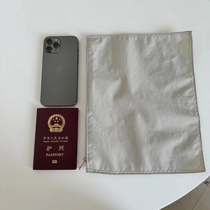 Detailed view of the gray nylon fabric and smooth zipper closure of the portable organizer bag