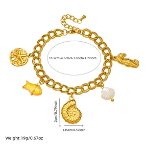 Bracelet océan plaqué or avec pendentifs hippocampe et coquillage ornés de perles