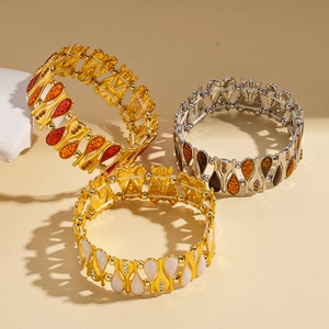 Bracciali elastici vintage con zirconi a goccia e dettagli in smalto colorato