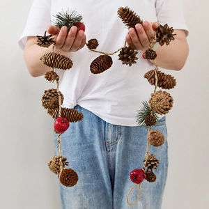 Christmas Pinecone Garland Hanging Decoration Natural Wood Star Red Berries Pine Needle Rustic Festive Holiday Decor