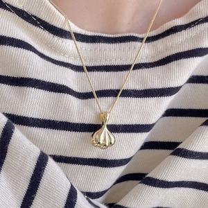 Minimalist 925 silver garlic pendant necklace in gold worn against a striped top