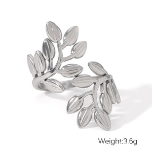 Detailed view of silver leaf branch ring showing dimensions 3.16cm and weight 3.6g