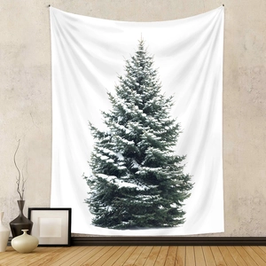 Dettaglio di un grande arazzo con albero di Natale appeso su una parete della stanza