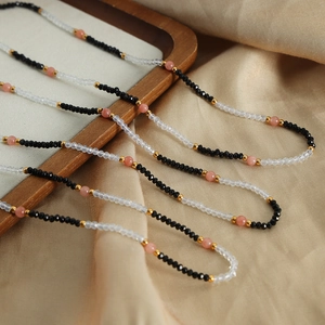Elegant beaded necklace with natural stones and gold plated titanium steel beads