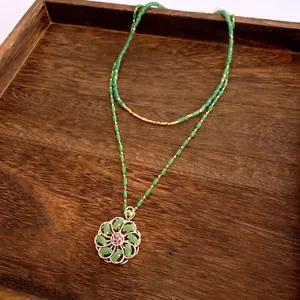 Double-layer green beaded flower necklace with 18k gold plating in a vintage luxury style