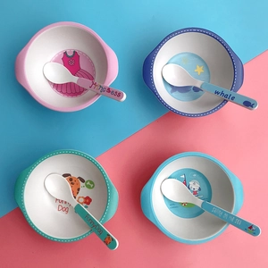 Kindergeschirr-Sets aus Bambusfaser mit bunten Cartoon-Motiven in vier verschiedenen Farben