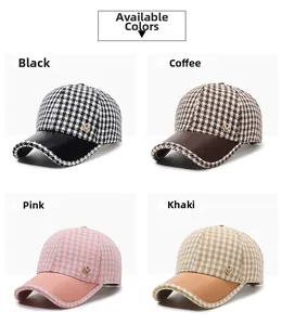 Quatre couleurs de casquettes en pied-de-poule avec bord en cuir et logo M en métal